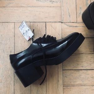NEVER WORN black patent platform oxfords
